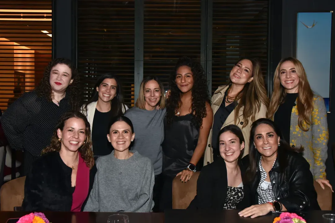 Members de Buena Banda en una cena de la comunidad