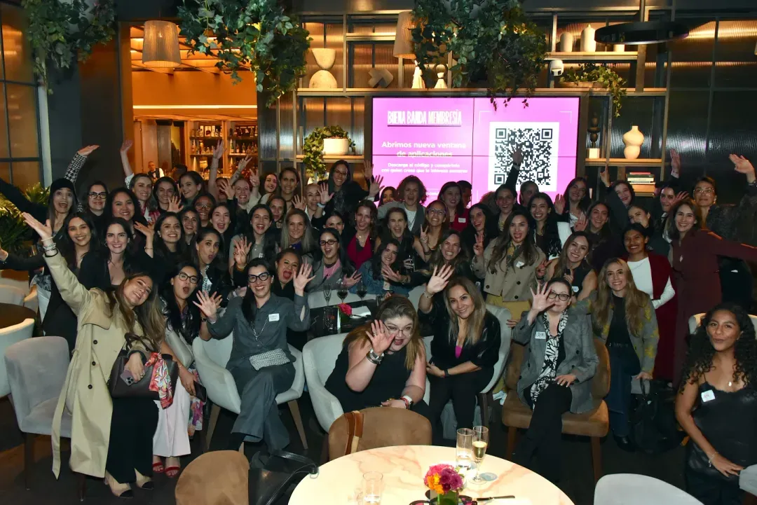 La foto de grupo de una cena de Buena Banda